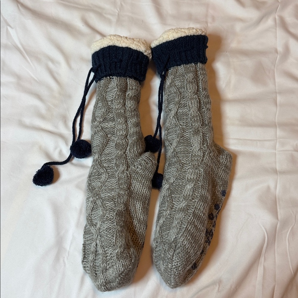 Jane and Bleecker Gray Knit Slipper Socks